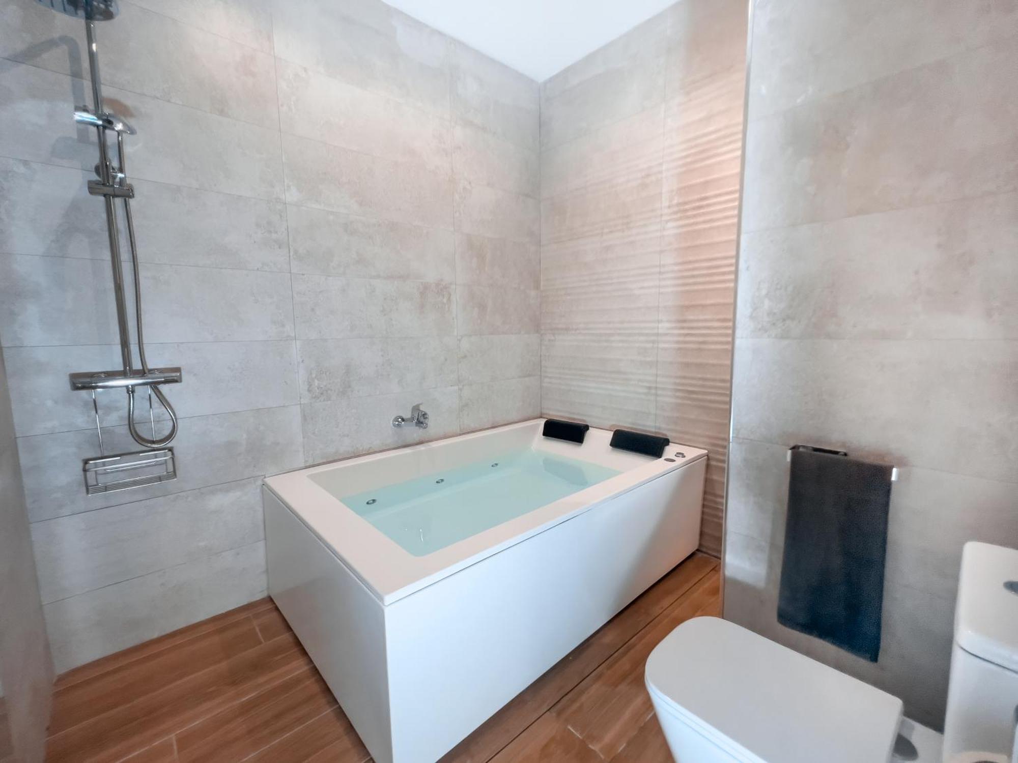 Acogedor Estudio En Triana Con Jacuzzi Y Wifi Sevilla Exterior foto